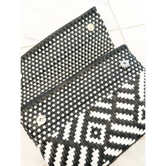 Woven Clutch Bag - Picture 4 of 7